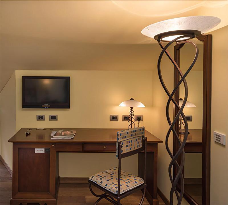 La Darsena Boutique Hotel & Restaurant Тремеццо Экстерьер фото