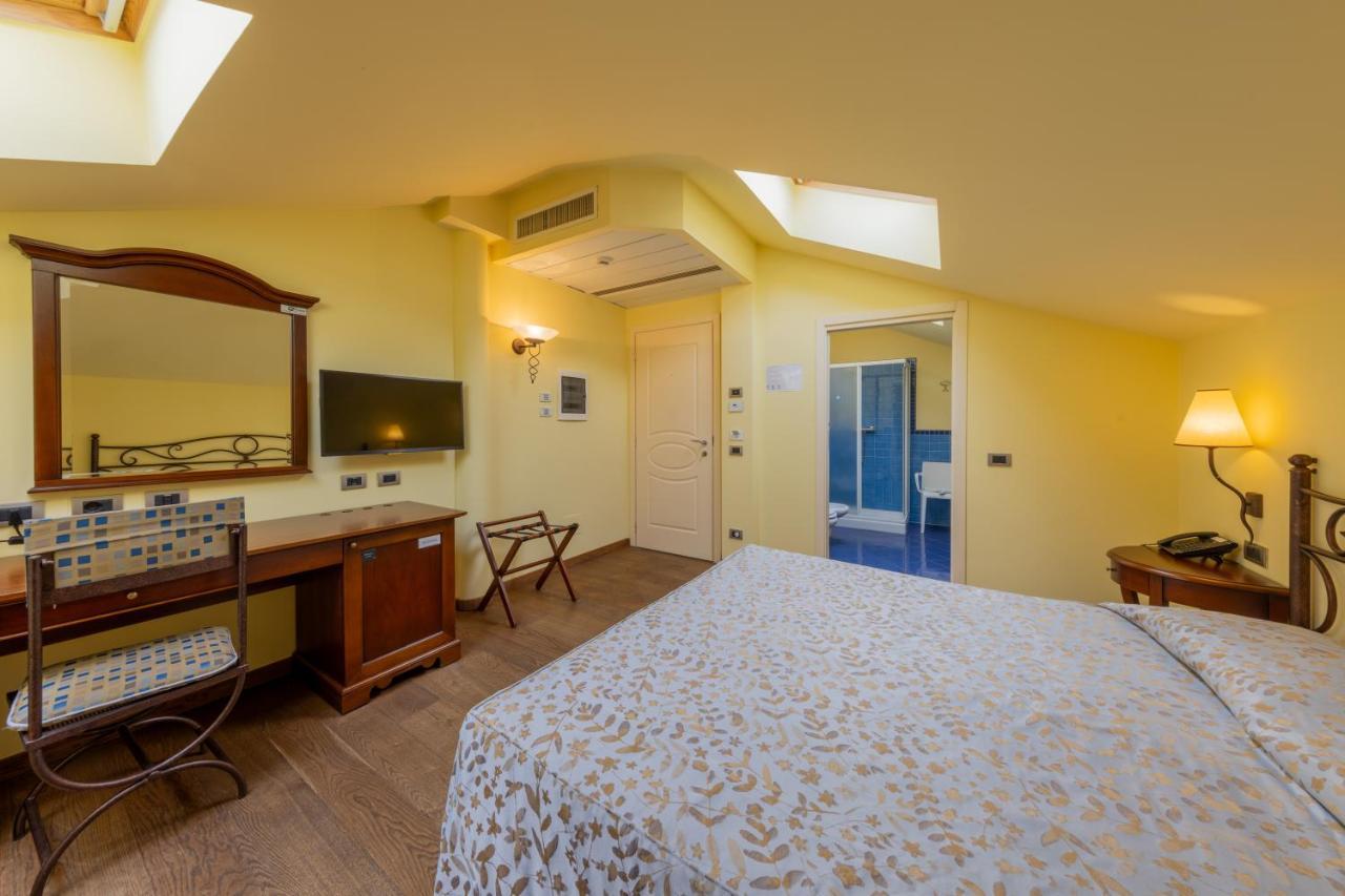 La Darsena Boutique Hotel & Restaurant Тремеццо Экстерьер фото